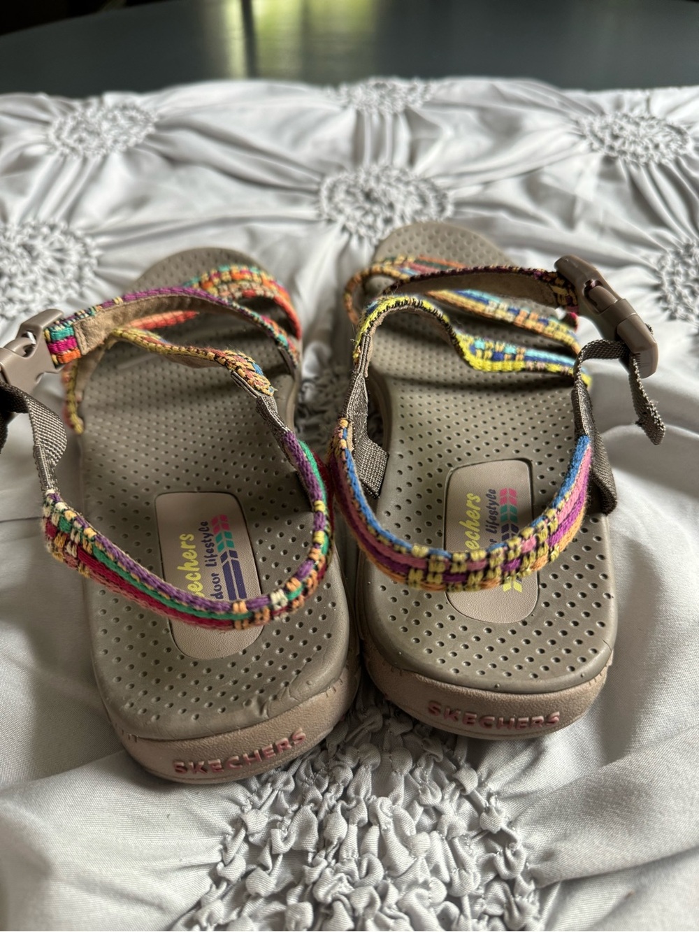 Skechers woman’s Beige Sandals with Multicolor Woven Straps - Picture 4 of 12